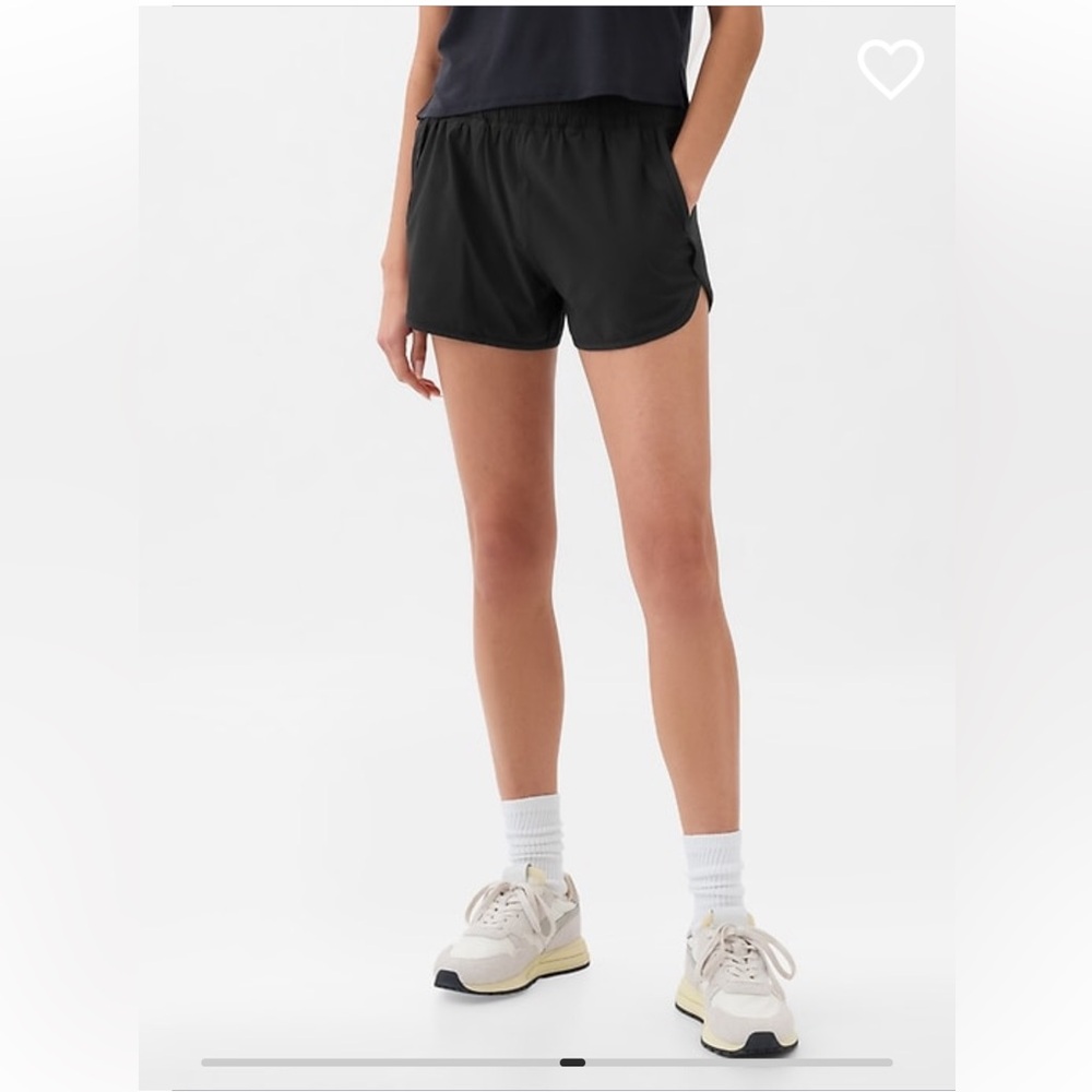3 pairs gap fit high rise runaround shorts
